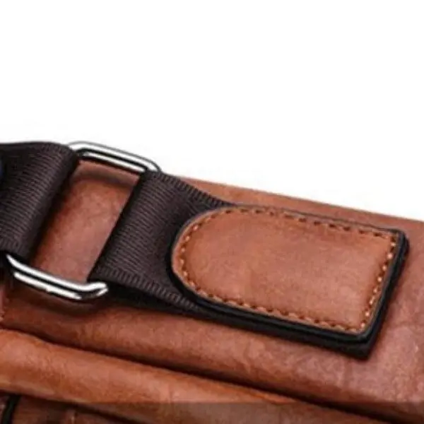 Sacoche en cuir a bandoulière pour homme.