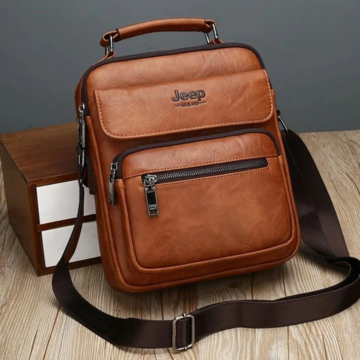 Sacoche en cuir a bandoulière pour homme.