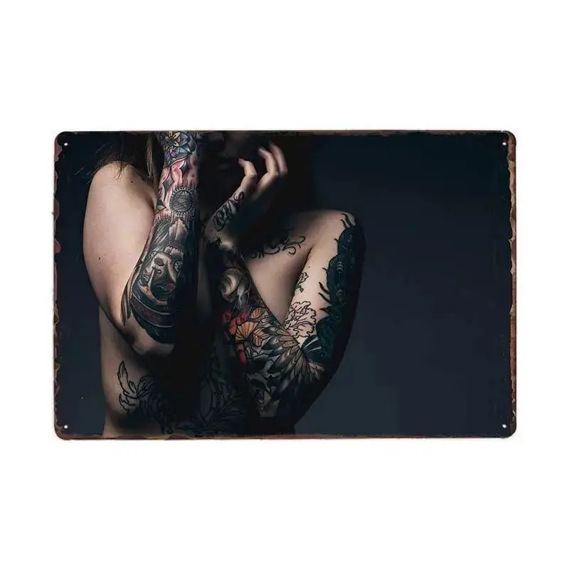 Plaque Métallique Femme tatouée
