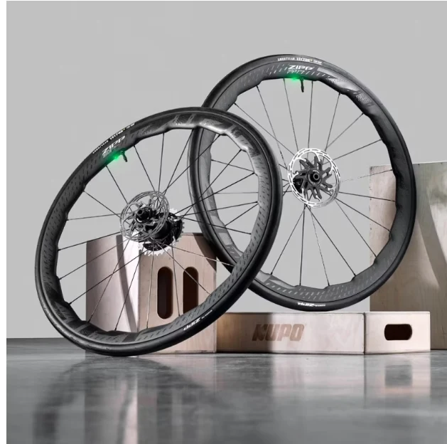 NEW Paire de roues ZIPP 353 NSW ZR1SL XDR 12V XDR OU HG 12V 2025 système de pression pneumatique intégré .