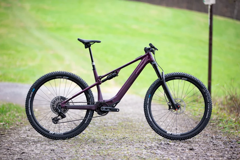 VTT Électrique Superior iXF 9.8 Matt Berry / Carbon 2025